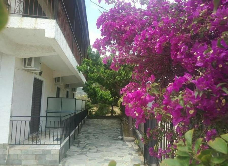 Yfantis Sakis Apartment'S Eratiní Ngoại thất bức ảnh